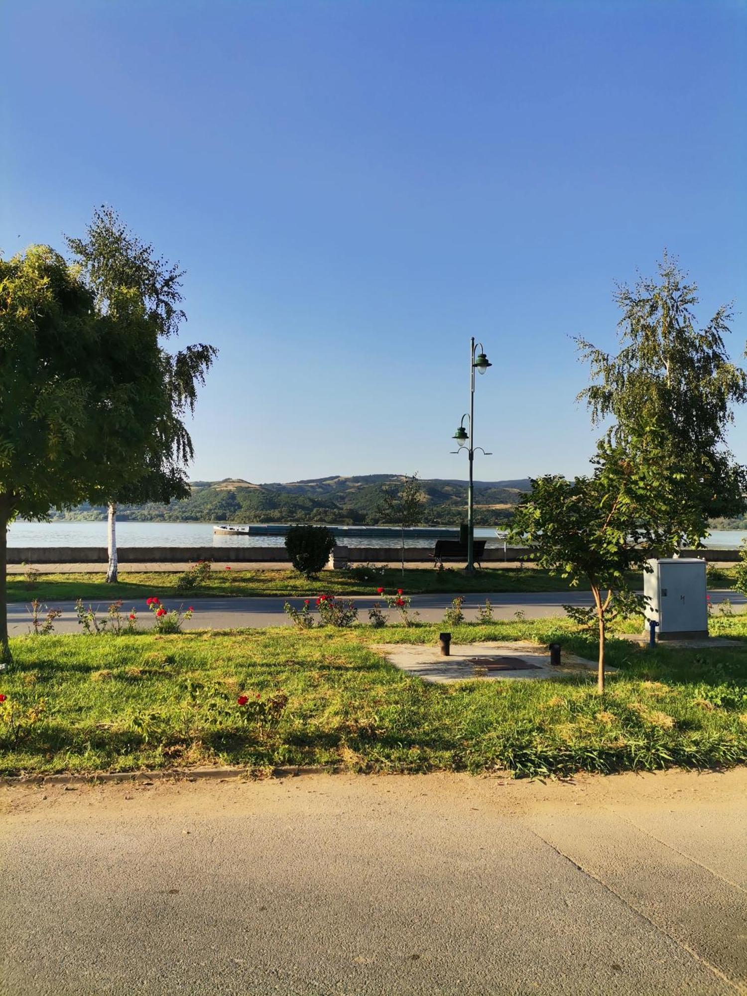 Apartmani Pinkum Veliko Gradište Exteriör bild